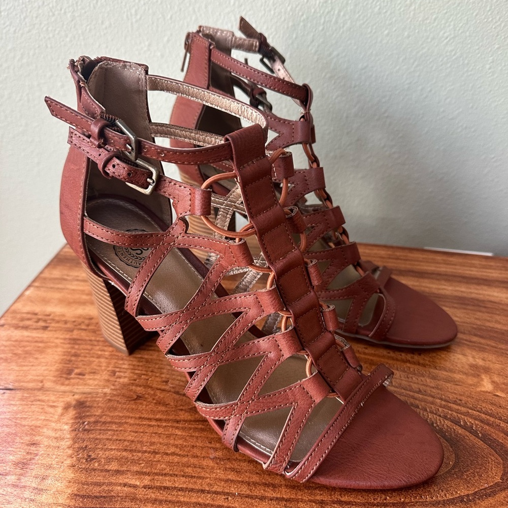SO Womens Block Heel Sandal Size 9